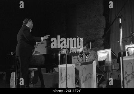 Duke Ellington et son orchestre sur scène au Théâtre Antique à Orange, août 1970 Banque D'Images