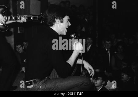 Vince Taylor et Bobbie Clarke Noise lors d'un concert au Golf Drouot à Paris en 1964. Banque D'Images