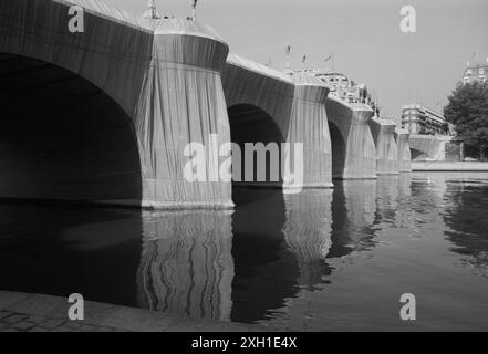 Le Pont neuf enveloppé, oeuvre de Christo et Jeanne Claude. Paris, 22 septembre 1985 Banque D'Images