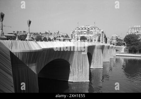 Le Pont neuf enveloppé, oeuvre de Christo et Jeanne Claude. Paris, 22 septembre 1985 Banque D'Images