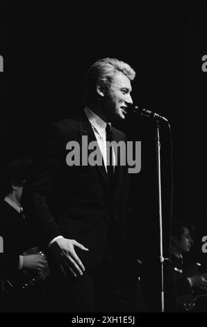 Johnny Hallyday l'exécution à l'Olympia de Paris Hall en novembre 1965. Banque D'Images