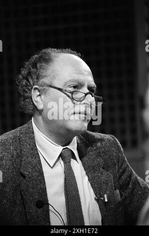 Michel Polac sur le tournage de son émission "droit de réponse", en 1984 Banque D'Images