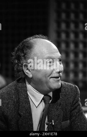 Michel Polac sur le tournage de son émission "droit de réponse", en 1984 Banque D'Images