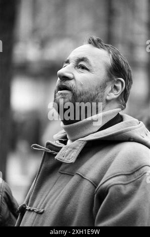 L'acteur français Philippe Noiret sur le tournage du film 'le quatrième pouvoir' ('la quatrième puissance') réalisé par Serge Leroy. Paris, 1985 Banque D'Images