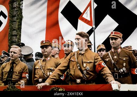 Hitler et d'autres dirigeants de sa lors d'un rassemblement en Allemagne vers 1934 Banque D'Images