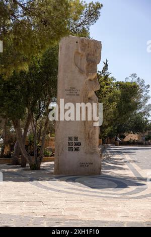 Route de la paix, sculpture de Vincenzo Bianchi pour commémorer la visite du pape Jean-Paul II en 2000, Mont Nebo (Jabal Nibu), Saint montagne de Banque D'Images