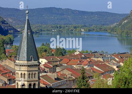 France, Ain Nantua, la ville, le lac entouré de montagnes Banque D'Images