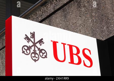 Genève, Suisse - 21 août 2020 : panneau UBS sur un mur. UBS est une société suisse mondiale de services financiers. UBS est la plus grande banque de Suisse Banque D'Images