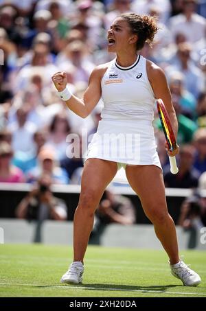 Jasmine Paolini célèbre contre Donna Vekic le onzième jour des Championnats de Wimbledon 2024 au All England Lawn Tennis and Croquet Club, Londres. Date de la photo : jeudi 11 juillet 2024. Banque D'Images