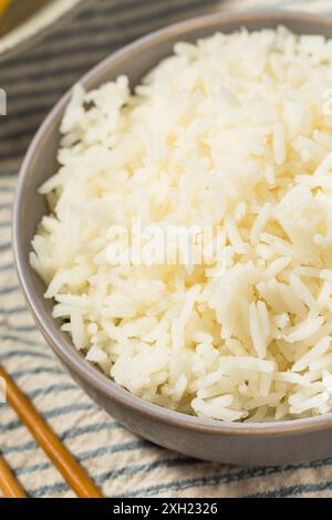 Riz blanc cuit maison dans un bol Banque D'Images