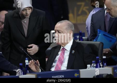 Recep Tayyip Erdoğan, Président de la République de Türkiye, participe à la session de travail II du Sommet de l'Organisation du Traité de l'Atlantique Nord (OTAN) au Walter E. Washington Convention Center à Washington, DC, le jeudi 11 juillet 2024. Crédit : Chris Kleponis/Pool via CNP/MediaPunch Banque D'Images