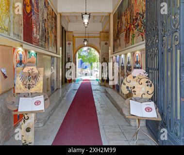 Belgrade, Serbie - 30 juin 2019 : entrée au restaurant double Headed Eagle à Terazije Street dans le centre-ville de la capitale. Banque D'Images