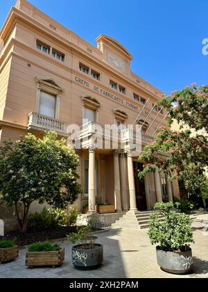Bâtiment historique de la Guilde des manufacturiers Sabadell, qui présente l'architecture classique et les éléments patrimoniaux qui mettent en valeur l'histoire du textile Banque D'Images