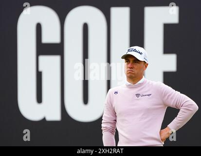 North Berwick, Écosse, Royaume-Uni. 11 juillet 2024. Premier jour au Genesis Scottish Open qui commence aujourd'hui jusqu'au 14 juillet au Renaissance course à l'extérieur de North Berwick dans East Lothian. Pic ; leader du Clubhouse Justin Thomas sur le 18ème vert. Iain Masterton/Alamy Live News Banque D'Images