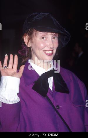 11 juillet 2024 : Shelley Duvall, connue pour son rôle dans The Shining, et la comédie Popeye de 1980 est décédée chez elle à Blanco, Texas, à l'âge de 75 ans, des suites de complications du diabète. PHOTO DU DOSSIER : 13 mars 1995, Los Angeles, Californie, États-Unis : SHELLEY DUVALL aux Cable Ace Awards. (Crédit image : © Kathy Hutchins/ZUMA Press) USAGE ÉDITORIAL SEULEMENT! Non destiné à UN USAGE commercial ! Banque D'Images