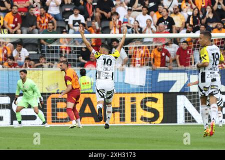 Linz, Autriche. 11 juillet 2024. LINZ, AUTRICHE - 11 JUILLET : Robert Zulj du LASK lors du match amical de pré-saison entre le LASK et le Galatasaray Istanbul au Raiffeisen Arena le 11 juillet 2024 à Linz, Autriche .240711 SEPA 07 009 - 20240711 PD9271 crédit : APA-PictureDesk/Alamy Live News Banque D'Images