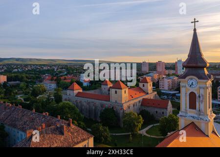 Vue aérienne sur le célèbre château de Thury au coeur de la ville de Varpalota Banque D'Images