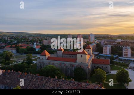 Vue aérienne sur le célèbre château de Thury au coeur de la ville de Varpalota Banque D'Images