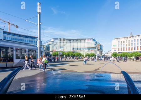 Kassel : Square Königsplatz, fontaine à Nordhessen, Hessen, Hesse, Allemagne Banque D'Images