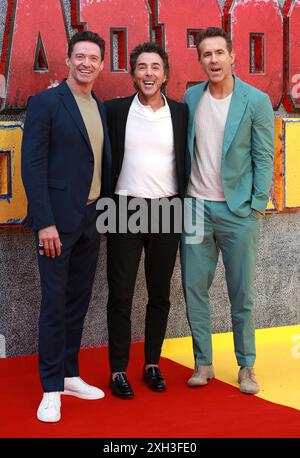 Londres, Royaume-Uni. 11 juillet 2024. Hugh Jackman, le réalisateur Shawn Levy et Ryan Reynolds assistent à l'événement des fans britanniques Deadpool & Wolverine à l'Eventim Apollo de Londres. Crédit : SOPA images Limited/Alamy Live News Banque D'Images