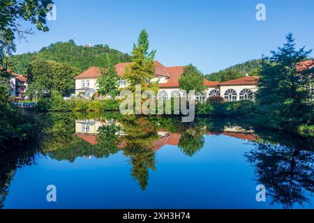 Bad Lauterberg im Harz : park Kurpark, Kurhaus, étang dans le Harz, basse-Saxe, Allemagne Banque D'Images