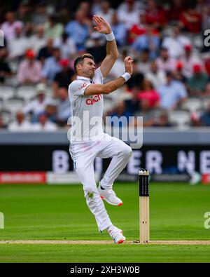 LONDRES, ROYAUME-UNI. 11 juillet, 24. James Anderson, de l'Angleterre, au jour 2 du match lors du 1er match de Rothesay Men vs West Indies au Lord's Cricket Ground le jeudi 11 juillet 2024 à LONDRES EN ANGLETERRE. Crédit : Taka Wu/Alamy Live News Banque D'Images