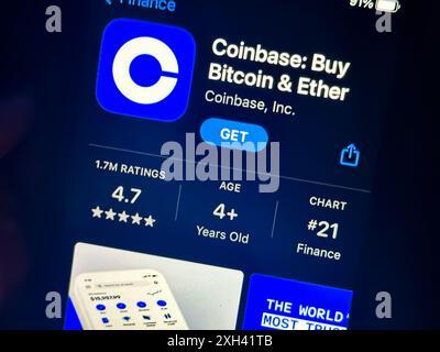 Cupertino, Californie, États-Unis. 11 juillet 2024. Coinbase.App.Coinbase est une plate-forme d'échange de crypto-monnaie leader basée aux États-Unis. Brian Armstrong est le PDG, et le ticker boursier est COIN. Les produits de base incluent l'achat, la vente et le stockage de crypto-monnaies. (Crédit image : © Taidgh Barron/ZUMA Press Wire) USAGE ÉDITORIAL SEULEMENT! Non destiné à UN USAGE commercial ! Banque D'Images