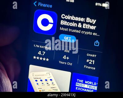 Cupertino, Californie, États-Unis. 11 juillet 2024. Coinbase.App.Coinbase est une plate-forme d'échange de crypto-monnaie leader basée aux États-Unis. Brian Armstrong est le PDG, et le ticker boursier est COIN. Les produits de base incluent l'achat, la vente et le stockage de crypto-monnaies. (Crédit image : © Taidgh Barron/ZUMA Press Wire) USAGE ÉDITORIAL SEULEMENT! Non destiné à UN USAGE commercial ! Banque D'Images