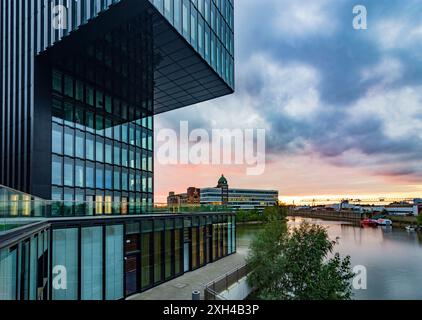 Düsseldorf : Medienhafen (Media Harbor), maison Hafenspitze avec hôtel Hyatt Regency à Düsseldorf und Neanderland, Rhénanie-du-Nord-Westphalie, Rhénanie-du-Nord-Wes Banque D'Images