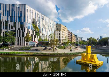 Düsseldorf : bâtiment Kö-Bogen de Daniel Libeskind à Düsseldorf und Neanderland, Rhénanie-du-Nord-Westphalie, Allemagne Banque D'Images