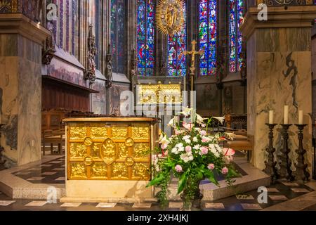 Aix-la-Chapelle : Cathédrale d'Aix-la-Chapelle, Octogone, Karlsschrein (Sanctuaire de Charlemagne) en , Rhénanie-du-Nord-Westphalie, Allemagne Banque D'Images