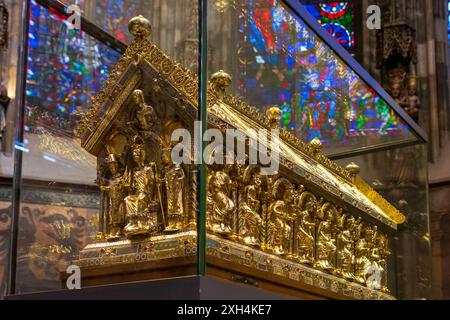 Aix-la-Chapelle : Cathédrale d'Aix-la-Chapelle, Octogone, Karlsschrein (Sanctuaire de Charlemagne) en , Rhénanie-du-Nord-Westphalie, Allemagne Banque D'Images