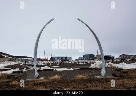 Arche en os de baleine au cimetière municipal d'Iqaluit à Apex, Nunavut, Canada Banque D'Images