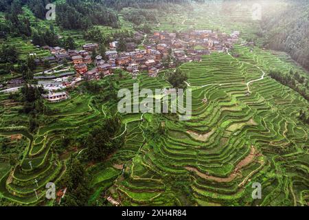 Vue aérienne de l'ancien village isolé de Guizhou, Chine Banque D'Images