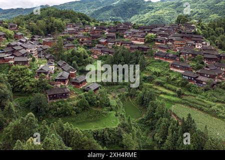 Vue aérienne de l'ancien village isolé de Guizhou, Chine Banque D'Images