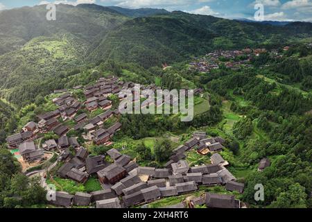 Vue aérienne de l'ancien village isolé de Guizhou, Chine Banque D'Images