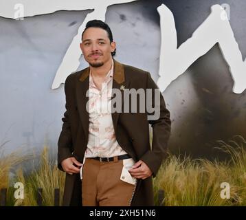 Los Angeles, États-Unis. 11 juillet 2024. Anthony Ramos, membre de la distribution, assiste à la première du thriller cinématographique « Twisters » au Regency Village Theatre dans la section Westwood de Los Angeles le jeudi 11 juillet 2024. Scénario : un chasseur de tornades et météorologue à la retraite est persuadé de retourner en Oklahoma pour travailler avec une nouvelle équipe et de nouvelles technologies. Photo de Jim Ruymen/UPI crédit : UPI/Alamy Live News Banque D'Images