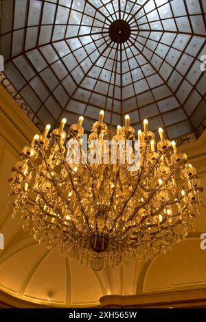 Kronleuchter im Grandhotel Pupp im Bäderviertel, Karlsbad, Karlovy Vary, Böhmen, Tschechien *** Chandelier au Grandhotel Pupp dans le quartier thermal, Banque D'Images