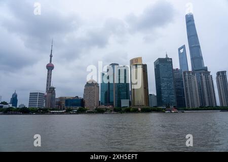 Shanghai, Chine, 05 juin 2024 : vue sur le bund shanghai. Le Bund est le site le plus emblématique de Shanghai et une destination touristique célèbre Banque D'Images