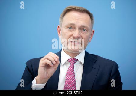 Christian Lindner - Bundeshaushalt 2025 DEU, Deutschland, Allemagne, Berlin, 05.07.2024 Christian Lindner , Bundesfinanzminister FDP waehrend der Bundespressekonferenz zum Thema Bundeshaushalt 2025 in Berlin Deutschland en: Christian Lindner , ministre fédéral des Finances FDP lors de la conférence de presse fédérale sur le plan budgétaire fédéral 2025 à Berlin Allemagne . *** Christian Lindner Bundeshaushalt 2025 DEU, Deutschland, Allemagne, Berlin, 05 07 2024 Christian Lindner , ministre fédéral des Finances FDP lors de la conférence de presse fédérale sur le plan budgétaire fédéral 2025 au BER Banque D'Images
