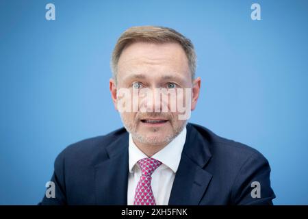 Christian Lindner - Bundeshaushalt 2025 DEU, Deutschland, Allemagne, Berlin, 05.07.2024 Christian Lindner , Bundesfinanzminister FDP waehrend der Bundespressekonferenz zum Thema Bundeshaushalt 2025 in Berlin Deutschland en: Christian Lindner , ministre fédéral des Finances FDP lors de la conférence de presse fédérale sur le plan budgétaire fédéral 2025 à Berlin Allemagne . *** Christian Lindner Bundeshaushalt 2025 DEU, Deutschland, Allemagne, Berlin, 05 07 2024 Christian Lindner , ministre fédéral des Finances FDP lors de la conférence de presse fédérale sur le plan budgétaire fédéral 2025 au BER Banque D'Images
