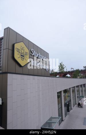 Stockport Angleterre Royaume-Uni 11 juillet 2024 la gare routière de Stockport City Centre fait partie d'un nouvel échangeur de transport. L'échangeur a ouvert au public en mars 2024 L'échangeur est conçu pour accueillir une future extension du réseau de tramway Metrolink d'East Didsbury à Stockport dans le cadre d'un plan de la Greater Manchester Combined Authority (GMCA) montrant comment le réseau pourrait se développer à l'avenir. Banque D'Images