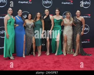 Los Angeles, États-Unis. 11 juillet 2024. (G-d) Oklahoma Softball Team - Riley Ludlam, Karlie Keeney, Rylie Boone, Alyssa Brito, Kinzie Hansen, Nicole May, Alynah Torres et Jayda Coleman à l'ESPYS 2024 tenu au Dolby Theatre à Hollywood, CA jeudi, ? 11 juillet 2024. (Photo de Sthanlee B. Mirador/Sipa USA) crédit : Sipa USA/Alamy Live News Banque D'Images