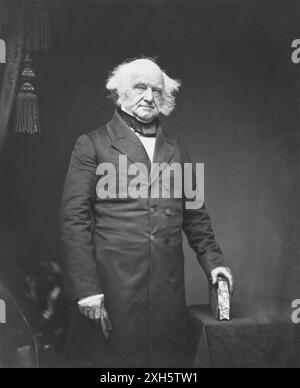 Président Martin Van Buren. Circa 1855-58. Par Mathew Brady. Le portrait déguise la petite taille de Van Buren et rappelle son ancienne prééminence en tant que président américain, l'un des quatre seuls à vivre en 1855. L'estampe extrêmement grande était connue sous le nom de « impérial », un terme inventé par Brady pour désigner un portrait qui, en termes d'échelle et d'ambition, rivaliserait avec les lithographies et les mezzotintes. Banque D'Images