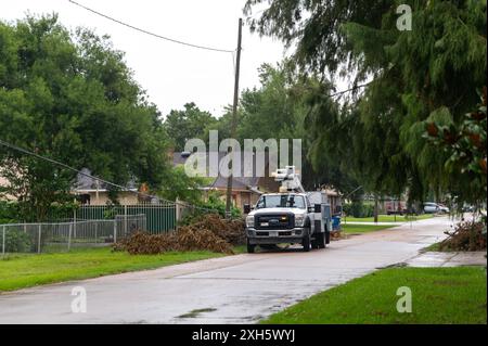 South Houston, États-Unis. 11 juillet 2024. Un camion Xfinity est vu dans un quartier de South Houston, Texas, le 11 juillet 2024. L'ouragan Beryl a laissé des millions de personnes sans électricité, mais le service téléphonique et la puissance d'Internet font également défaut depuis la tempête. (Photo de Jennifer Lake/Sipa USA) crédit : Sipa USA/Alamy Live News Banque D'Images