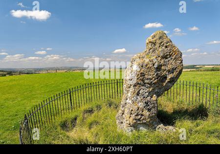 La pensée de pierre du roi préhistorique d'être à l'âge du Bronze. Une valeur aberrante de l'Rollright Stones, Oxfordshire, Angleterre Banque D'Images