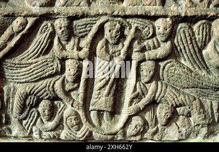 Christ a ressuscité de la tombe de pierre sculptés sur couvercle sarcophage anglo-saxon. Eglise St Mary, Wirksworth, Derbyshire, Angleterre. Banque D'Images