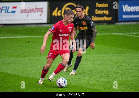 Delden, pays-Bas. 12 juillet 2024. DELDEN, PAYS-BAS - 12 JUILLET : Daan pourrit du FC Twente dribble lors du match amical d'avant-saison entre le FC Twente et le FC Nordsjaelland à Rood Zwart le 12 juillet 2024 à Delden, pays-Bas. (Photo de René Nijhuis/Orange Pictures) crédit : Orange pics BV/Alamy Live News Banque D'Images