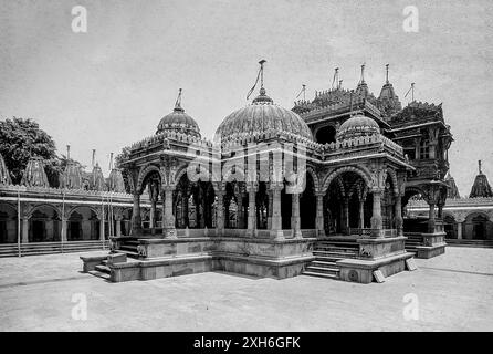 04 29 2011 Vintage Noir et Blanc photo de Hutheesing Jain Temple Ahmedabad, Gujarat, Inde Asie. Patrimoine mondial de l'UNESCO. Banque D'Images