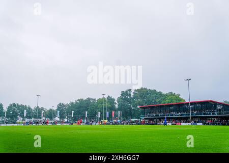 Delden, pays-Bas. 12 juillet 2024. DELDEN, 12-07-2024, Sportcomplex de Scheetheuvel, match amical, saison 2024/2025, football . Match entre le FC Twente et le FC Nordsjaelland . Aperçu pendant le match crédit : Pro Shots/Alamy Live News Banque D'Images
